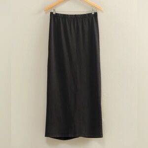 Essential Skirt - Black